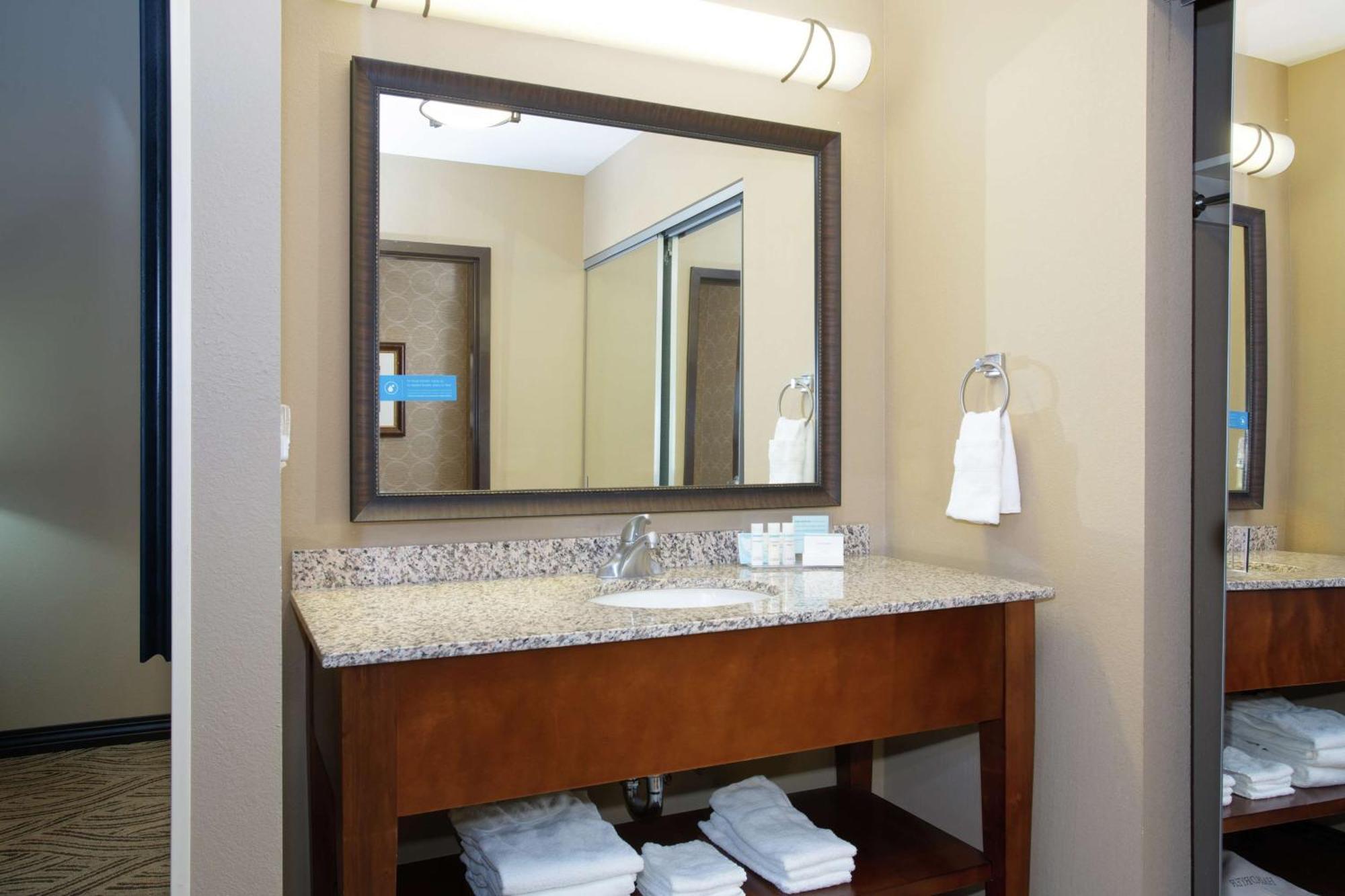 Hampton Inn & Suites I-35/Mulvane Exterior photo